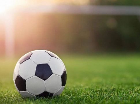 Στα 100+ λεπτά οδεύουν οι ποδοσφαιρικοί αγώνες