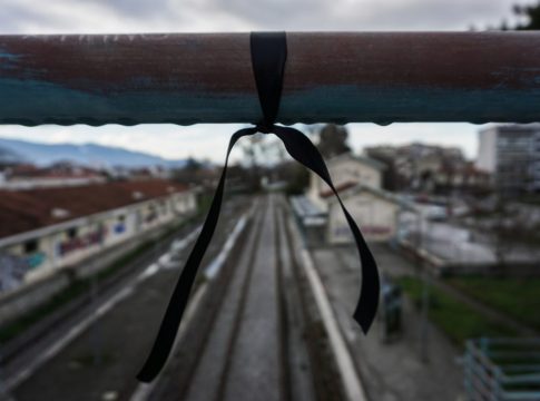 Τέμπη: Γιατί ο μηχανοδηγός νόμιζε πως ο σταθμάρχης τον στέλνει σωστά