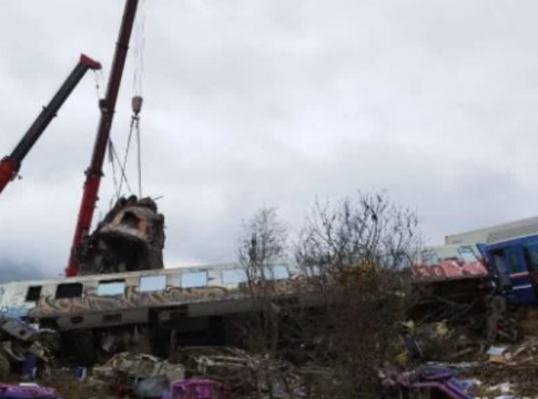 Τέμπη: «Βρήκα ζωντανό ένα μωρό κάτω από το κάθισμά μου», λέει φοιτητής που σώθηκε και βοήθησε τους διασώστες