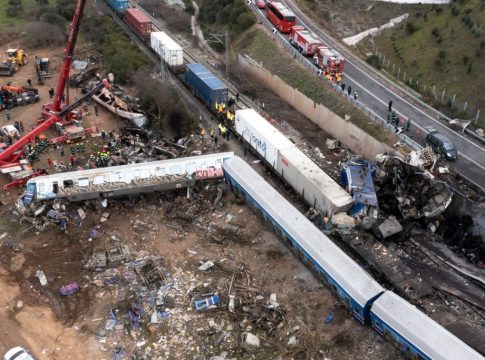 Τέμπη: Χαμόγελα για την 25χρονη – «Ξύπνησε» από το κώμα, νοσηλεύεται στη ΜΕΘ