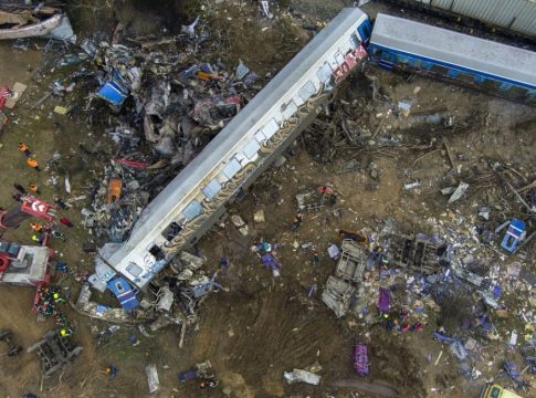 Τέμπη: Ταυτοποιήθηκαν 56 νεκροί – Τι συμβαίνει με το DNA που εξετάστηκε για την αγνοούμενη