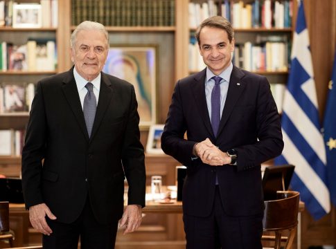 Εκλογές: Υποψήφιος με τη ΝΔ ο Δημήτρης Αβραμόπουλος – Σε ποια εκλογική περιφέρεια «κατεβαίνει»