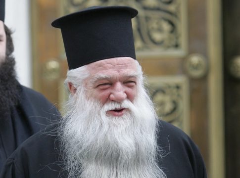 Αμβρόσιος: Νέο παραλήρημα μετά τις εμετικές δηλώσεις για τα Τέμπη – Ποιον ηθοποιό αποκαλεί «διαβολόπαιδο»