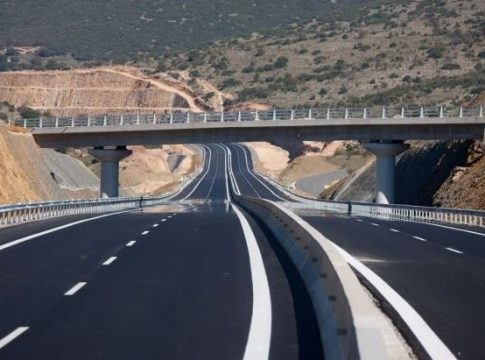 ΚΟΚ: Ποια οχήματα απαγορεύεται να κινούνται σε αυτοκινητόδρομους και οδούς ταχείας κυκλοφορίας