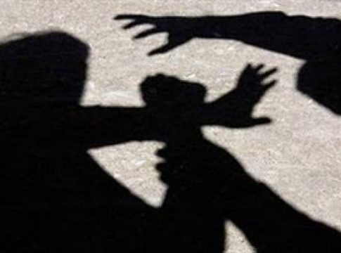 Καμίνια: Για ρατσιστική επίθεση συνελήφθη επιχειρηματίας – Ξυλοκόπησε άγρια αλλοδαπό