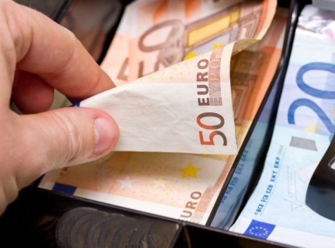 Θεσσαλονίκη: Υπάλληλος πρακτορείου τυχερών παιχνιδιών είχε κλέψει 42 φορές το ταμείο