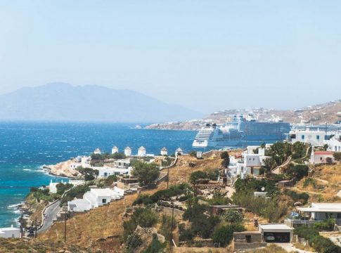 Επίθεση σε αρχαιολόγο στη Μύκονο: Βία και ανομία απέναντι στις προσπάθειες διατήρησης της αρχαίας κληρονομιάς, γράφει ο Guardian
