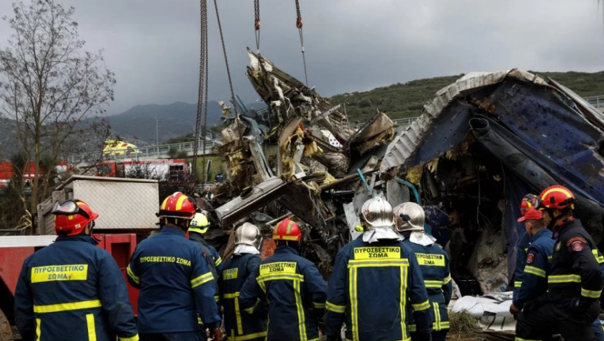 Τέμπη: Συγκλονιστική μαρτυρία 42χρονου – «Πετάχτηκαν αίματα στα μάτια, τα κορίτσια τσίριζαν…»