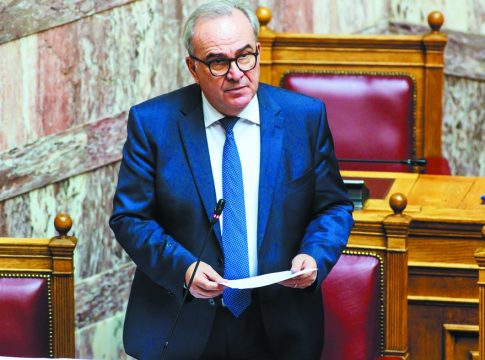 Παπαθανάσης: «Όλα είναι ψέματα» δηλώνει για τις καταγγελίες σε βάρος του