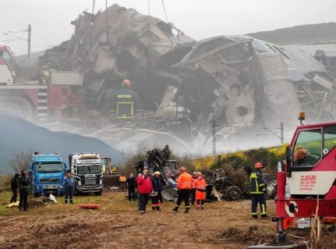 Τέμπη: Ο επιθεωρητής Λάρισας πήρε αναρρωτική μόλις ξημέρωσε και ενώ μάζευαν πτώματα