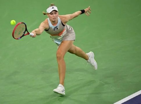 Πέταξε εκτός Indian Wells τη Σβιόντεκ η Ριμπάκινα (2-0)