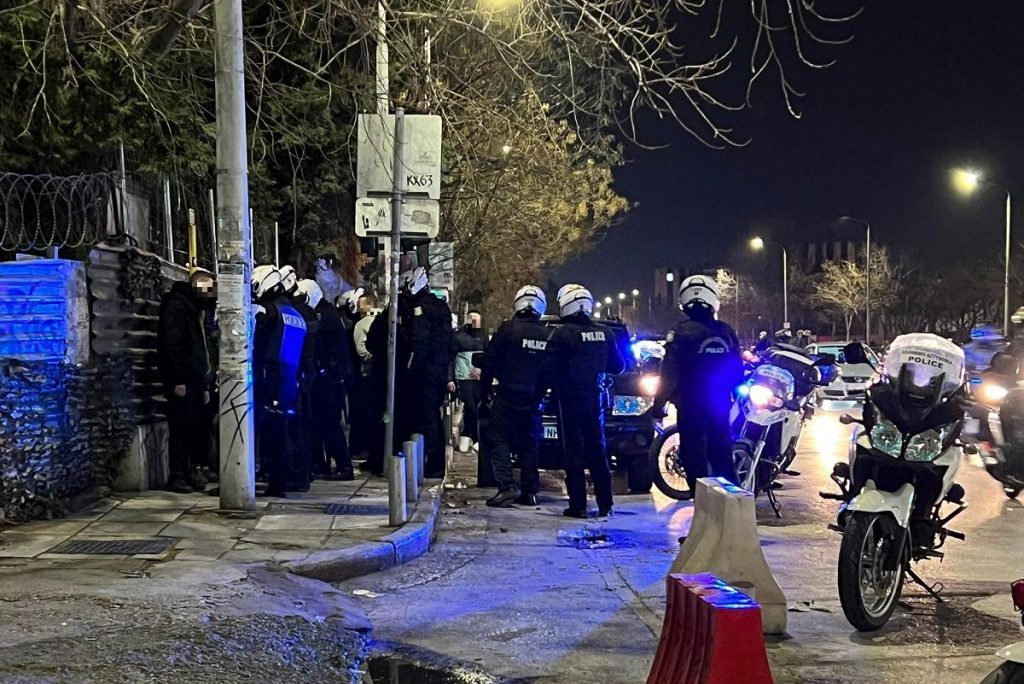 Μικροένταση με οπαδούς στο κέντρο της Θεσσαλονίκης – Επενέβη η Αστυνομία (vid)