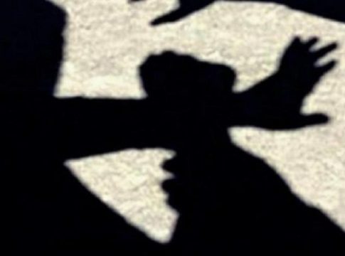Μαχαίρωσε τη σύζυγό του αφού αποπειράθηκε να την βιάσει