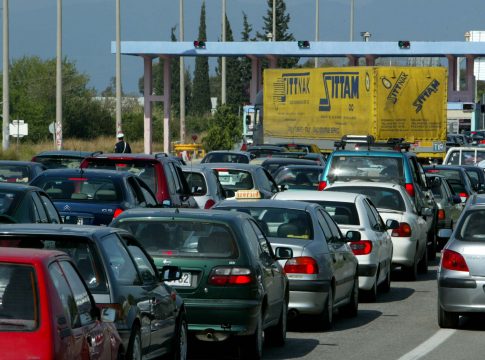 25η Μαρτίου: Έκτακτα μέτρα της Τροχαίας για το τριήμερο – Ποια οχήματα δεν θα κυκλοφορούν στις εθνικές οδούς