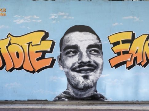 Άλκης Καμπανός: Προβλήθηκε βίντεο με τη στιγμή της επίθεσης – «Τέρατα» ψέλλισε η μητέρα του