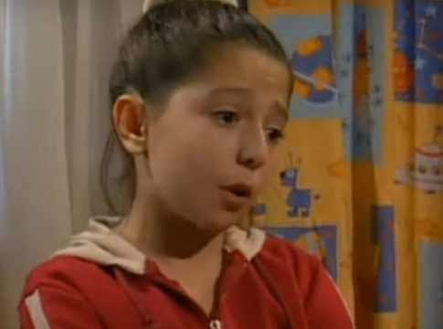 «Άκρως Οικογενειακόν»: Η μικρή «Λίλα» μεγάλωσε και έγινε μανούλα – Αγνώριστη 20 χρόνια μετά το σίριαλ