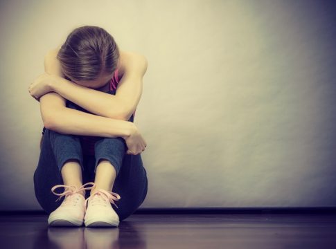 Υπόθεση παιδικής πορνογραφίας: Βιντεοσκοπούσε ανήλικη κι έστειλε τα βίντεο στο σχολείο