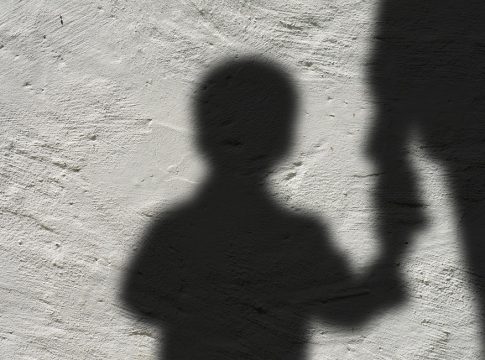 Θεσσαλονίκη: Κακοποίησε σεξουαλικά 9χρονο δίνοντάς του ως «επιβράβευση» κάνναβη