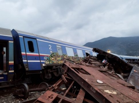 Τέμπη: Άμεση η καταβολή των αποζημιώσεων που θα επιδικάζονται για θύματα και συγγενείς