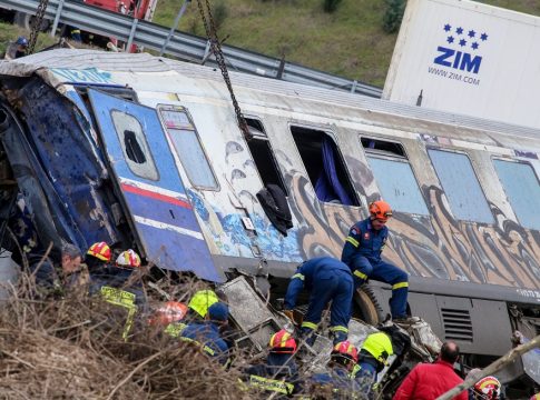 Τέμπη: Δύο ακόμα αγνοούμενους αναζητούν οι διασώστες – Τι αναφέρει η ΕΛ.ΑΣ.