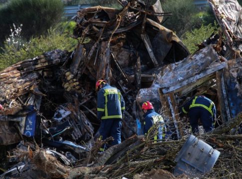 Τέμπη: Ταυτοποιήθηκε ακόμα μία σορός – Ανήκει σε Σύρο επιβάτη