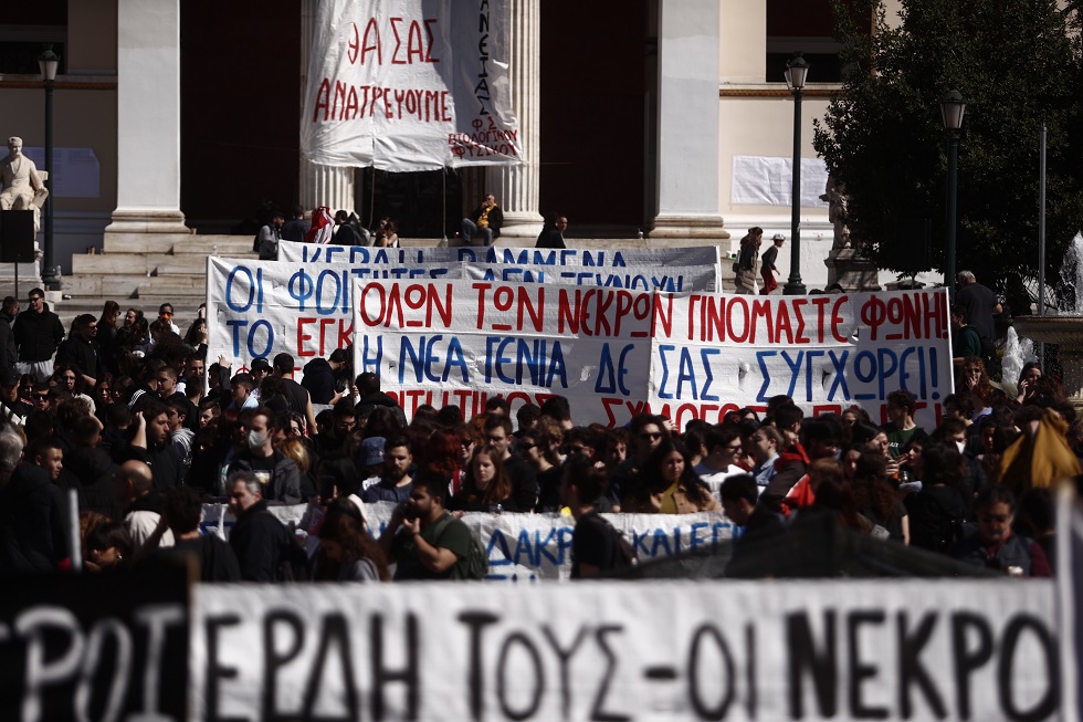 Live από την μεγάλη συγκέντρωση: Βουλιάζει η Αθήνα από χιλιάδες πολίτες