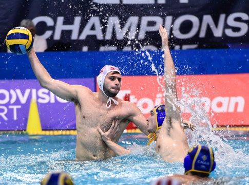 Ντέρμπι πρωτιάς για Ολυμπιακό στη Βαρκελώνη