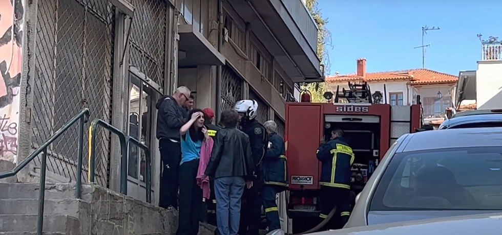 Πυρκαγιά σε διαμέρισμα στη Θεσσαλονίκη – Δύο γυναίκες στο νοσοκομείο