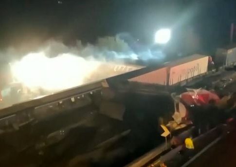 Τέμπη: «Ο γιος μου σηκώθηκε να πάρει νερό από το κυλικείο και δεν επέστρεψε ποτέ»
