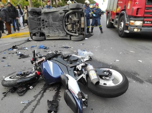 Τραγωδία στον Άλιμο – Νεκρός οδηγός μηχανής σε τροχαίο με Smart