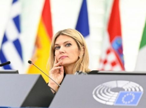 Καϊλή: Σε ξεχωριστό σπίτι από τον Τζόρτζι μαζί με το παιδί της