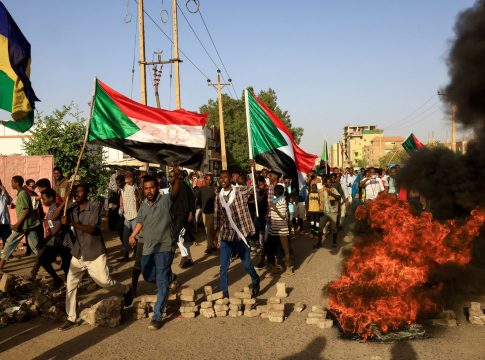 Ώρες αγωνίας για τους Έλληνες του Σουδάν: «Κινδυνεύεις ακόμη και να ανοίξεις την πόρτα» – Εγκλωβισμένοι στη φρίκη του εμφυλίου