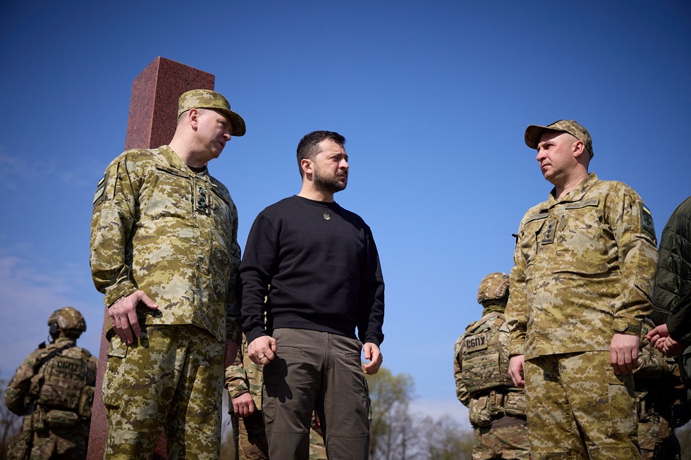 Πόλεμος στην Ουκρανία: Επίδομα για τους Ουκρανούς που μάχονται στην πρώτη γραμμή