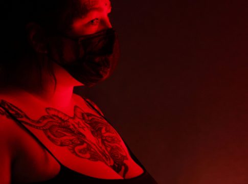 Το σκοτεινό συνέδριο των Σατανιστών: Το σκίσιμο της Βίβλου και η «αναίρεσης βάφτισης»