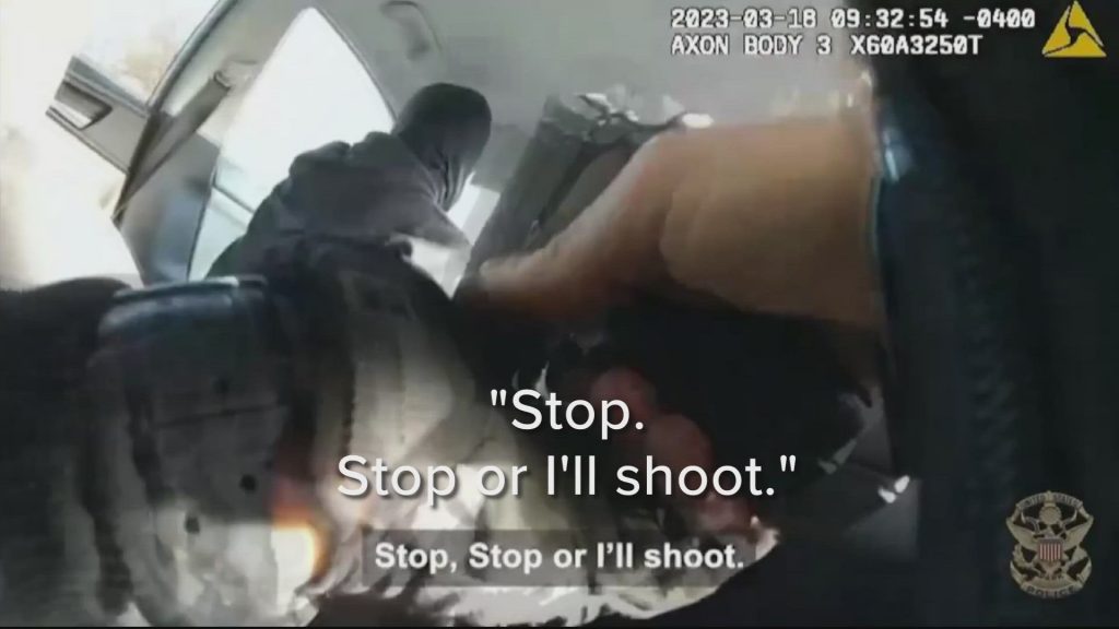 Βίντεο σοκ: Αστυνομικός εκτέλεσε πισώπλατα 17χρονο μαύρο μέσα σε αυτοκίνητο εν κινήσει [Σκληρές εικόνες]