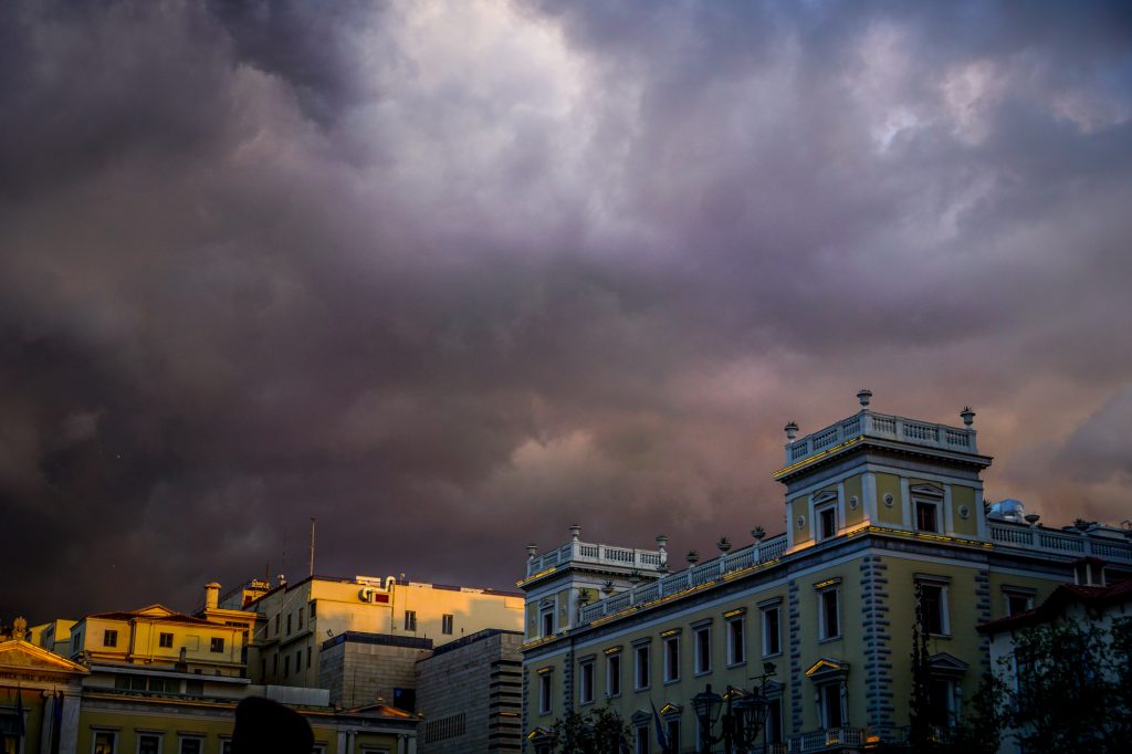 Με καταιγίδες ξεκινά η Μεγάλη εβδομάδα – Η πρόγνωση μέχρι το Πάσχα