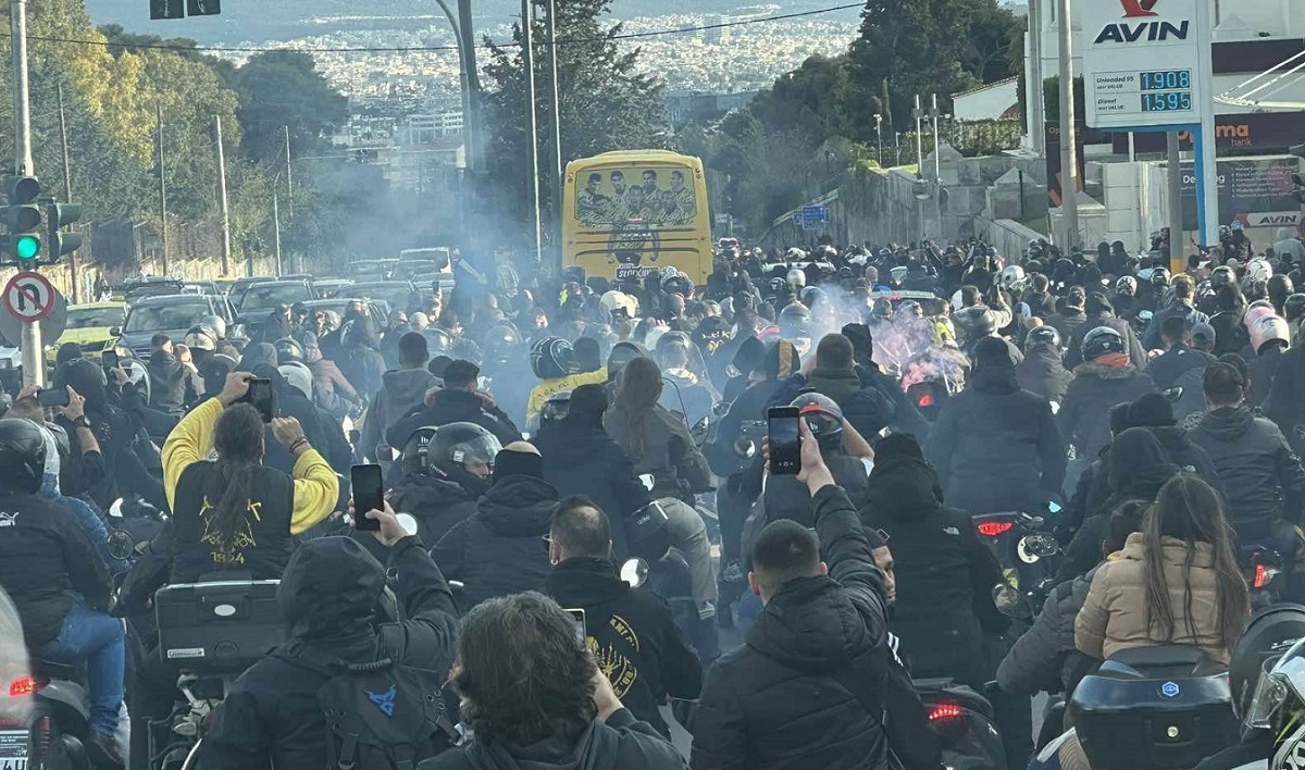 Αποθέωση για την αποστολή της ΑΕΚ πριν το Καραϊσκάκη (pics & vids)