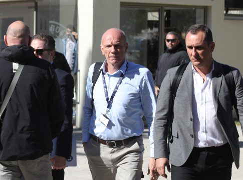 Και ο Μπένετ συνεχίζει τα δικά του: Τι παίζει με τον διαιτητή του ΑΕΚ – Ολυμπιακός και τι ρόλο έχει ο Διαμαντόπουλος
