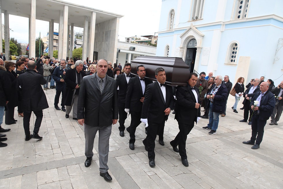 Κηδεύτηκε η Ρένα Κουμιώτη -Ποιοι πήγαν στο τελευταίο «αντίο» στο Α’ Νεκροταφείο (pics)