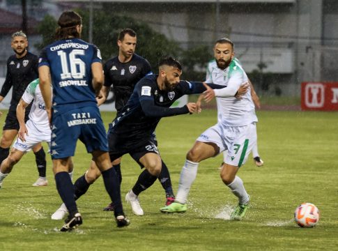 Πλέι άουτ: Η «μάχη» της παραμονής σε… τεντωμένο σκοινί