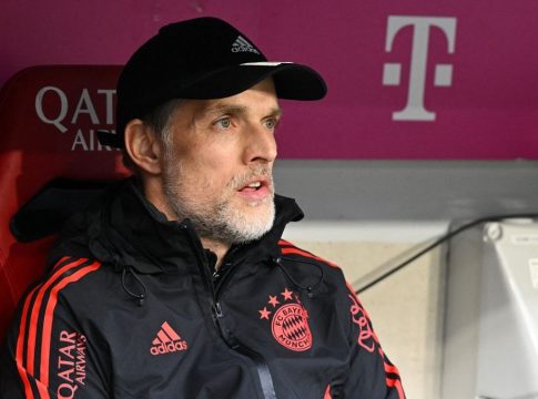 «Τρελάθηκε» ο Τούχελ στην προπόνηση, έσπασε κοντάρι με το πόδι του (pics)