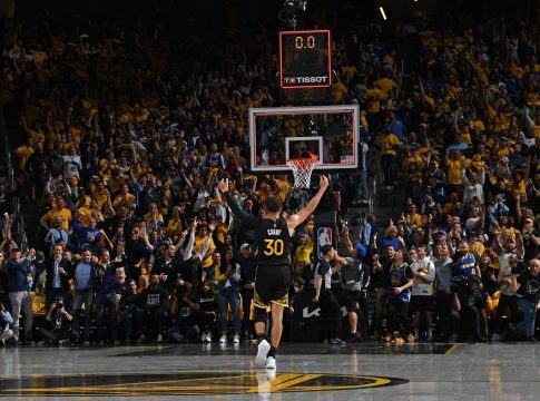 Διέλυσαν τους Κινγκς με φοβερό Κάρι για το 2-1 οι Γουόριορς (114-97) – Πήραν πίσω το πλεονέκτημα οι Σανς (124-129)