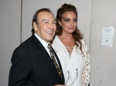 Για Πάσχα στη Κέρκυρα: Χαμογελάει ξανά η Άντζελα Γκερέκου δύο χρόνια μετά το θάνατο του Τόλη Βοσκόπουλου