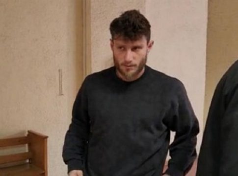 Στον ανακριτή με χειροπέδες ο Κλέιμαν που ισχυρίζεται πως δεν έχει κάνει τίποτα (vid)