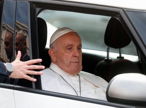 Πάπας Φραγκίσκος: Πήρε εξιτήριο από το νοσοκομείο