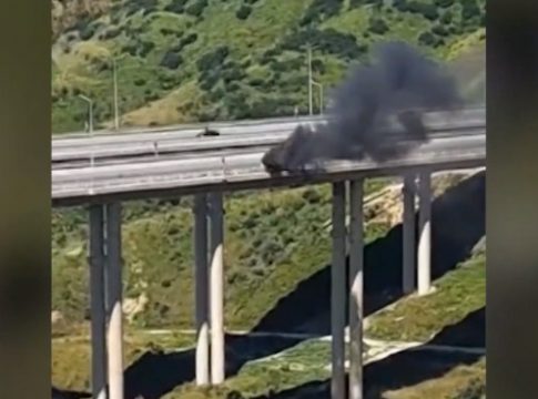 Πάτρα: Αυτοκίνητο τυλίχτηκε στις φλόγες στην περιμετρική