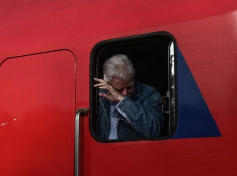 «Λύγισε» ο μηχανοδηγός του πρώτου δρομολογίου του Intercity – Δάκρυσε όταν ξεκινούσε (pics)