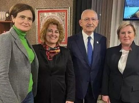 Σάλος με τον Κιλιτσντάρογλου – Πάτησε με παπούτσια σε χαλάκι προσευχής