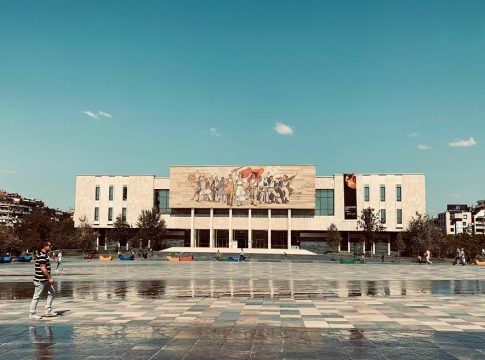 Μεταναστευτικό: Το 83% των Αλβανών θέλει να φύγει από τη χώρα – Αναζητούν ένα καλύτερο αύριο στη Βρετανία