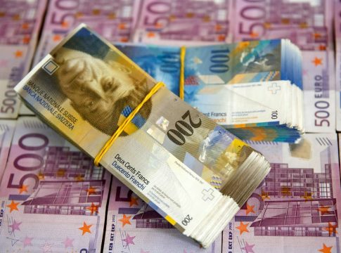 ΕΚΤ: Επιστρέφουν στα στρώματα… οι καταθέσεις σε Ευρώπη και ΗΠΑ – Τι συμβαίνει στην Ελλάδα